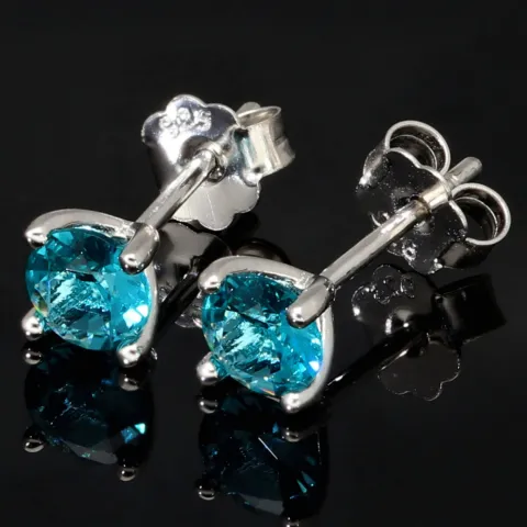 Exquisite Ohrstecker aus 925 Sterling Silber bestückt mit 2 größeren, leuchtenden blauen Zirkoniasteinen (Diamantimitationen) in Krappen gefasst