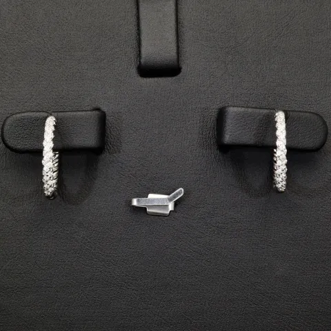 Mini Creolen / Ohrringe aus 925 Sterling Silber, rhodiniert und poliert veredelt mit leuchtenden Zirkonia-Steinen (Diamantimitationen) im Brillantschliff