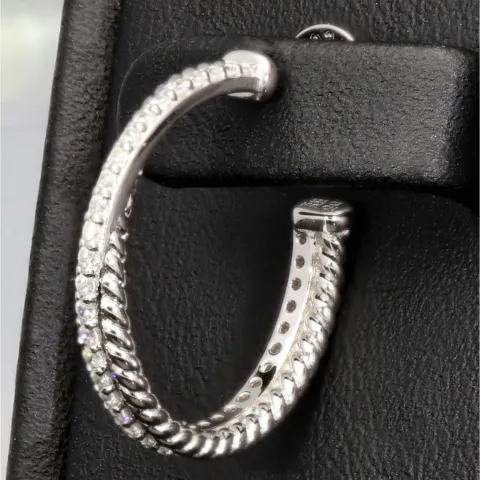 Glänzende Creolen / Ohrringe aus 925 Silber, rhodiniert und poliert, besetzt mit vielen, kleinen funkelnden Zirkonia-Steinen im Brillantschliff