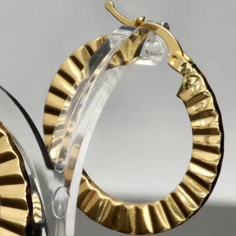 Sehr schöne Creolen aus edlem Gold (585er 14K Gelbgold) mit Klappverschluss