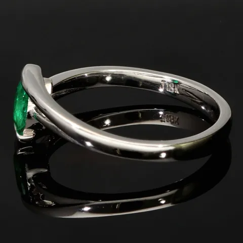 Exklusiver Weißgold-Ring für Damen aus 750, 18K Gold mit einem spektakulären Smaragd in ovalem Schliff und klarer tiefgrüner Farbe