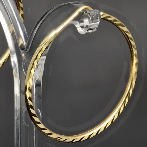 Edle Creolen / Ohrringe mit diagonal, gestepptem Muster aus hochwertigem Gold (585er 14K Gelbgold)