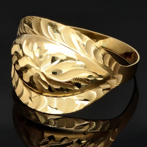 Ring aus Gold mit einzigartigem Dekor kunstvoll gestaltet aus edlem 585 14K Gelbgold