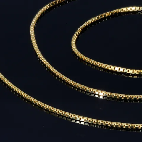 Feine kurze Venezianerkette aus hochwertigem 585 / 14k Gold, ca. 42 cm lang und 1 mm breit