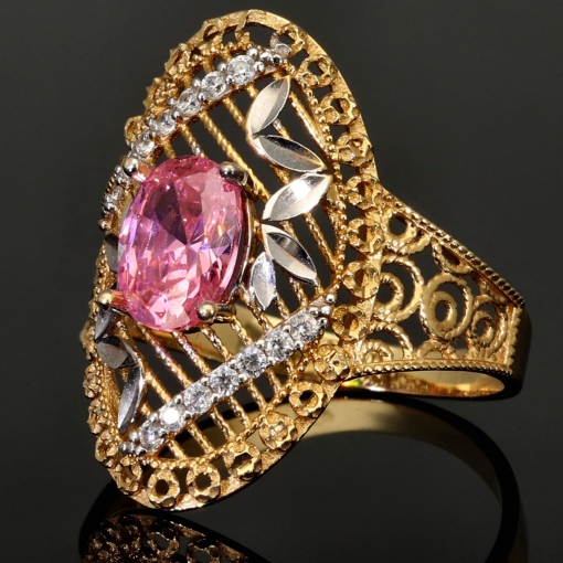 Kunstvoll gearbeiteter Ring für Damen aus edlem Gold (14K 585 Gelbgold) mit filigranem Muster, besetzt mit einem funkelnden, pinken Zirkoniastein in RG 56-57