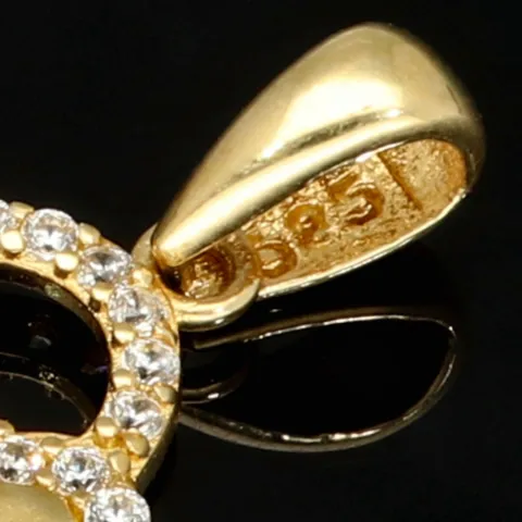 Gold-Anhänger in Herzdesign mit kleinem Schlüsselloch aus 14K / 585 Gold mit leuchtenden Zirkoniasteinen