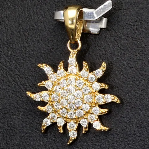 Funkelnder Anhänger aus 585 / 14 Karat Gold mit dem Motiv der Sonne, besetzt mit feinen Zirkonia