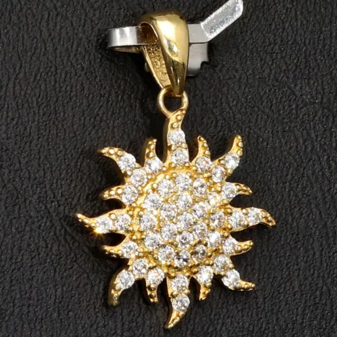 Funkelnder Anhänger aus 585 / 14 Karat Gold mit dem Motiv der Sonne, besetzt mit feinen Zirkonia