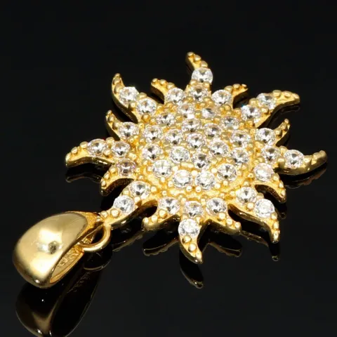 Funkelnder Anhänger aus 585 / 14 Karat Gold mit dem Motiv der Sonne, besetzt mit feinen Zirkonia