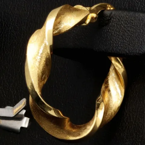 Edle Spiral-Creolen in mit feinem halb polierten, halb mattierten Design aus hochwertigem 585 / 14K Gold