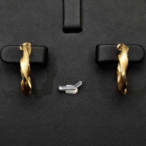 Edle Spiral-Creolen in mit feinem halb polierten, halb mattierten Design aus hochwertigem 585 / 14K Gold