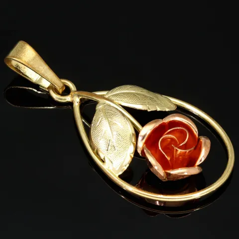 Fein detaillierter Anhänger in Form einer Rose mit filigranen Details, hochwertig gearbeitet aus 333er 8K Bicolor Gold