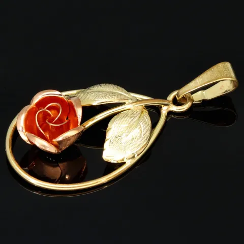 Fein detaillierter Anhänger in Form einer Rose mit filigranen Details, hochwertig gearbeitet aus 333er 8K Bicolor Gold