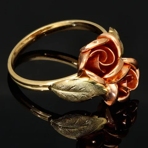 Ring aus 333 / 8 Karat Bicolor Gold (Gelbgold und Roségold) mit dem Motiv zweier Rosen mit feinen Details, hochwertig gearbeitet in Ringgröße ca. 57