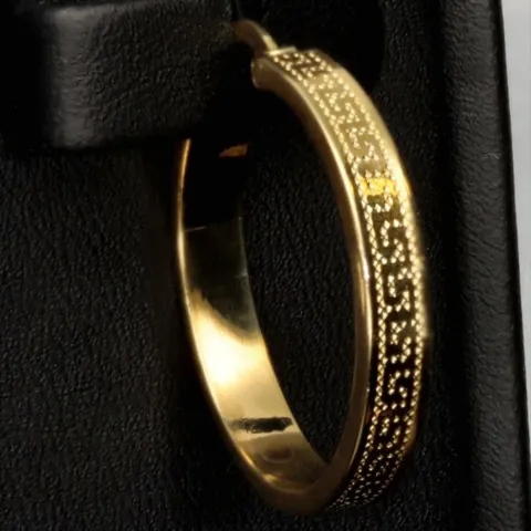 Funkelnde 585 / 14K Gold-Creolen in stilvollem Greco-Design mit kunstvollen Ornamenten und zeitloser Ausstrahlung