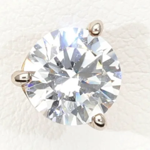 Zeitlos schöne Ohrstecker aus rhodiniertem 925er Sterling Silber, die mit brillant geschliffenen Zirkonia (Diamantimitation)