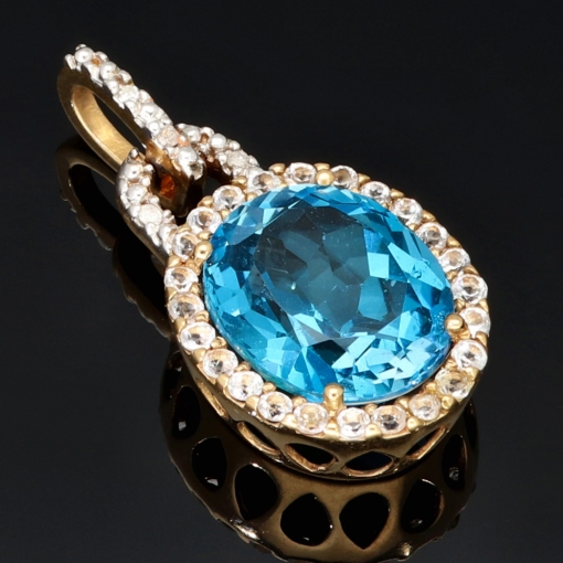 Eleganter Anhänger aus edlem Gold (9K 375 Gelbgold) in Vintage-Design mit funkelnden Zirkonia besetzt