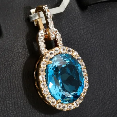 Eleganter Anhänger aus edlem Gold (9K 375 Gelbgold) in Vintage-Design mit funkelnden Zirkonia besetzt