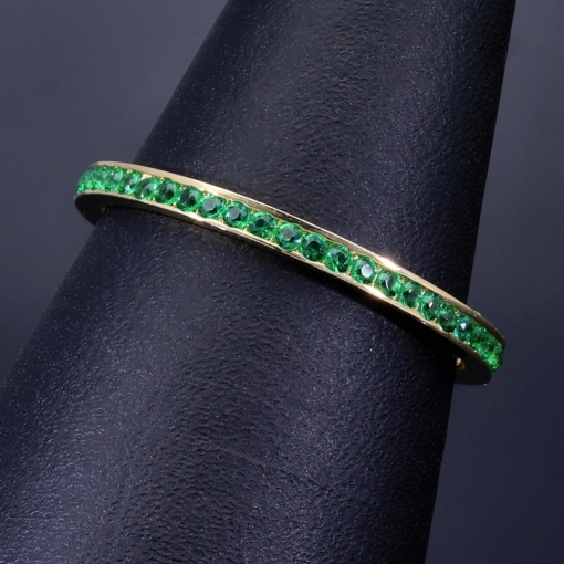 Trendiger Memoryring 585 14K Gold - Ring aus edlem Gelbgold mit funkelnden, grünen Zirkonia besetzt Ringgröße ca. 53