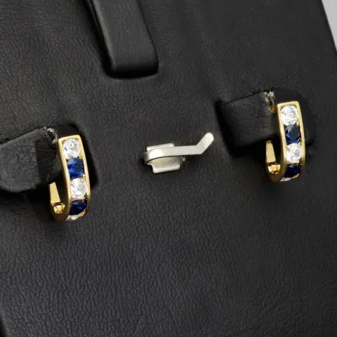 Stylische Ohrringe / Mini Creolen bestückt mit leuchtenden Zirkoniasteinen aus hochwertigen 585 / 14K Gold