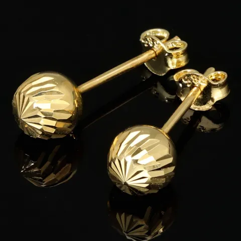 Sehr schöne Ohrstecker mit filigranem Design aus hochwertigem Gold (585 / 14K Gelbgold)
