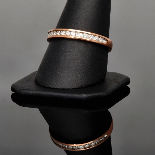 Exquisiter Ring für Damen mit 13 leuchtenden, eingefassten Brillanten (ca. 0,25 ct gesamt) aus massivem Gold (375 / 9K Roségold) - ca. Ringgröße 60