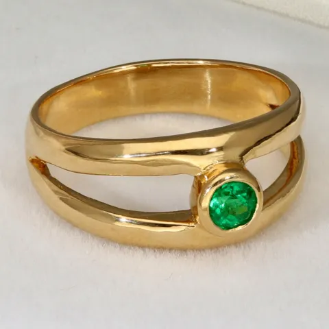 Exklusiver Ring mit einem kolumbianischen, leuchtend grünen Smaragd im Rundschliff ca. 0,23 ct. in hochwertigem 18K / 750 Gelbgold gefasst - Handgearbeitet