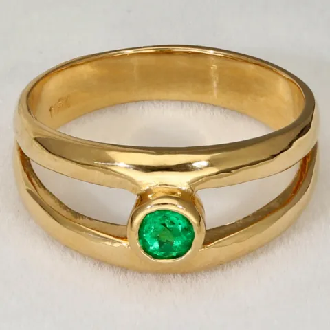 Exklusiver Ring mit einem kolumbianischen, leuchtend grünen Smaragd im Rundschliff ca. 0,23 ct. in hochwertigem 18K / 750 Gelbgold gefasst - Handgearbeitet