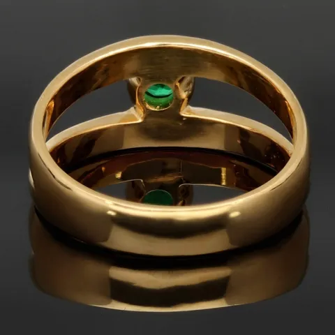 Exklusiver Ring mit einem kolumbianischen, leuchtend grünen Smaragd im Rundschliff ca. 0,23 ct. in hochwertigem 18K / 750 Gelbgold gefasst - Handgearbeitet