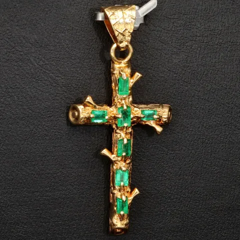 Aufwendig in Handarbeit hergestellter Anhänger - Kreuz in rustikalem Ast-Design mit 7 funkelnden, leuchtenden, Smaragden (ca. 0,9 ct. gesamt) in stilvollen Krappenfassungen (750er 18K Gold)