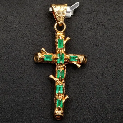 Aufwendig in Handarbeit hergestellter Anhänger - Kreuz in rustikalem Ast-Design mit 7 funkelnden, leuchtenden, Smaragden (ca. 0,9 ct. gesamt) in stilvollen Krappenfassungen (750er 18K Gold)