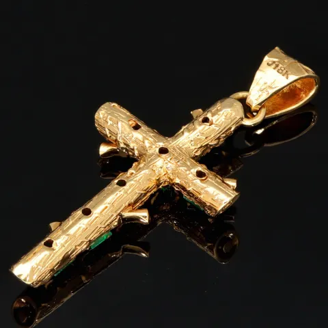 Aufwendig in Handarbeit hergestellter Anhänger - Kreuz in rustikalem Ast-Design mit 7 funkelnden, leuchtenden, Smaragden (ca. 0,9 ct. gesamt) in stilvollen Krappenfassungen (750er 18K Gold)