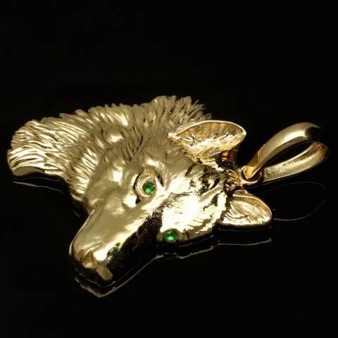 Detailliert gearbeiteter Wolfskopf-Anhänger aus edlem, funkelnden 585 14K Gold mit leuchtend grünen Augen aus Zirkoniasteinen