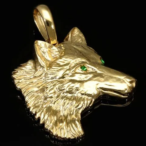 Detailliert gearbeiteter Wolfskopf-Anhänger aus edlem, funkelnden 585 14K Gold mit leuchtend grünen Augen aus Zirkoniasteinen