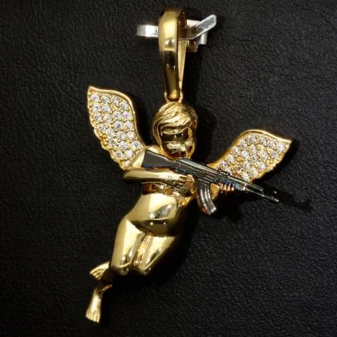 Hochwertig und detailliert gearbeiteter Engel-Anhänger mit Maschinengewehr - Schutzengel-Anhänger aus 14k (585er) Gelbgold und Zirkonia
