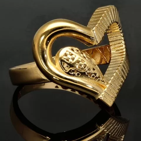 Luxuriöser Goldring für Damen mit funkelndem Herzmotiv aus 14K 585 Gold (Gelbgold) in RG ca. 57