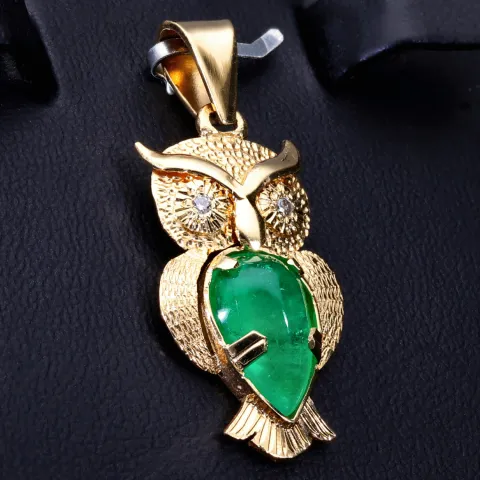 Eulen-Anhänger mit Smaragd Cabochon (ca. 3,5 ct) und 2 Diamanten in 18k 750er Gelbgold (Handarbeit - Unikat)