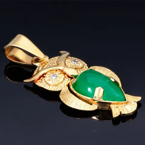Eulen-Anhänger mit Smaragd Cabochon (ca. 3,5 ct) und 2 Diamanten in 18k 750er Gelbgold (Handarbeit - Unikat)