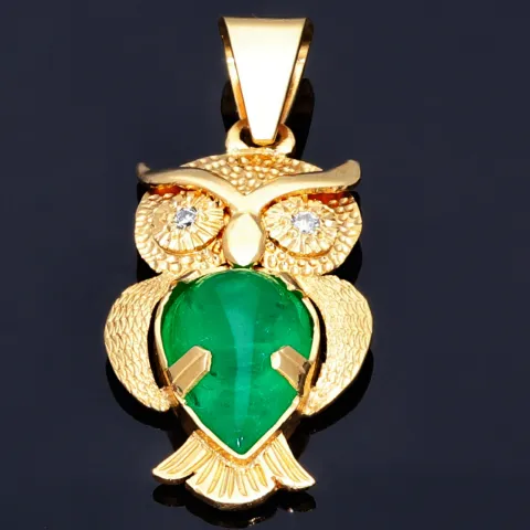 Eulen-Anhänger mit Smaragd Cabochon (ca. 3,5 ct) und 2 Diamanten in 18k 750er Gelbgold (Handarbeit - Unikat)