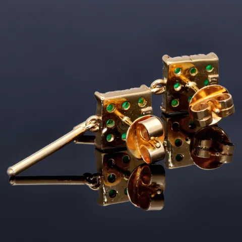 Aparte, hängende Ohrringe mit 18 kleinen kolumbianischen Smaragden in 18K / 750 Gold gefasst