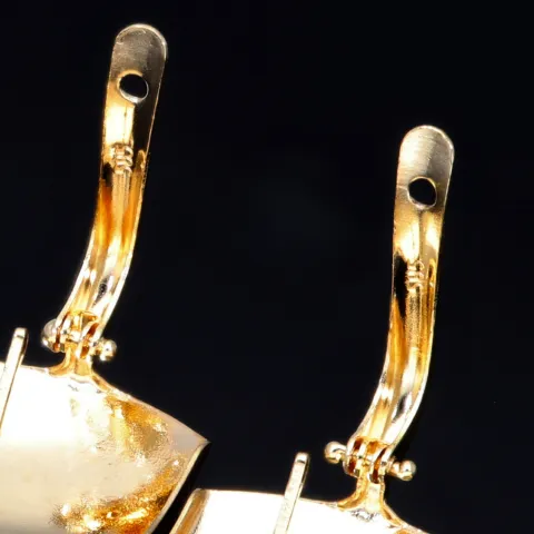 Außergewöhnliche Gold-Creolen aus 585 14K Gelbgold mit gesteppten Muster