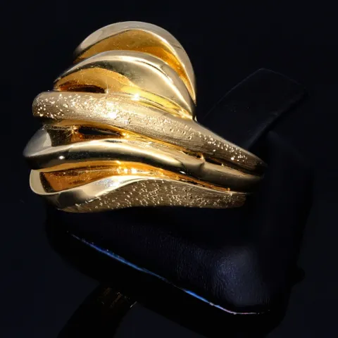 Glänzender Ring für Damen mit modernem, stilvollen Design in 14K 585er Gold Ringgröße ca. 56