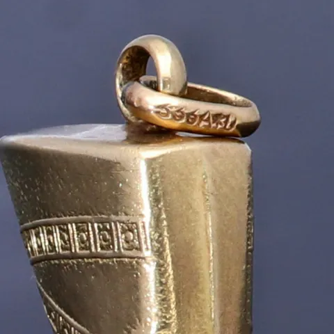 Glänzender Nofretete - Anhänger in 333er 8K Gelbgold