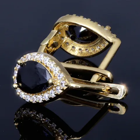 Wunderschöne, glänzende Gold - Ohrringe (585er 14K) mit einem großen, dunkelroten Zirkonia, umgeben von vielen kleinen Zirkoniasteinen