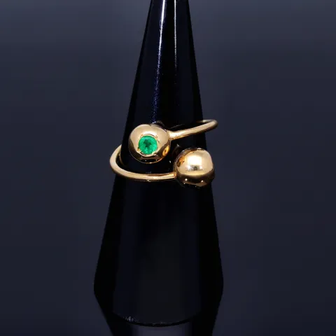 Außergewöhnlicher Designer Ring mit 2 runden, kolumbianischen Smaragden von insgesamt ca. 0,3ct. (RG ca. 53-55)