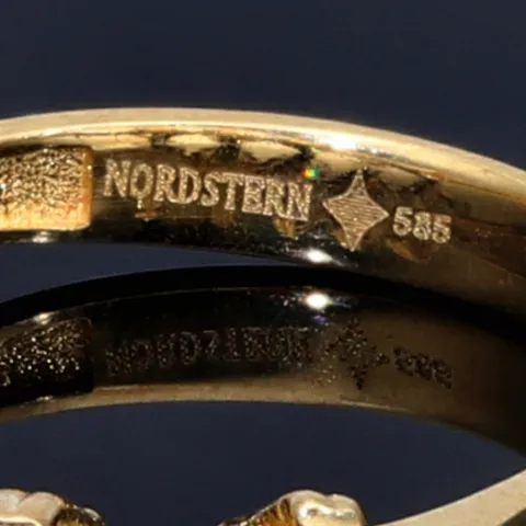 Funkelnder Ring aus 585 / 14K Gold für Damen mit 5 großen, leuchtenden Zirkonia (Diamantimitationen im Brillantschliff) bestückt (ca. 56-57 RG)
