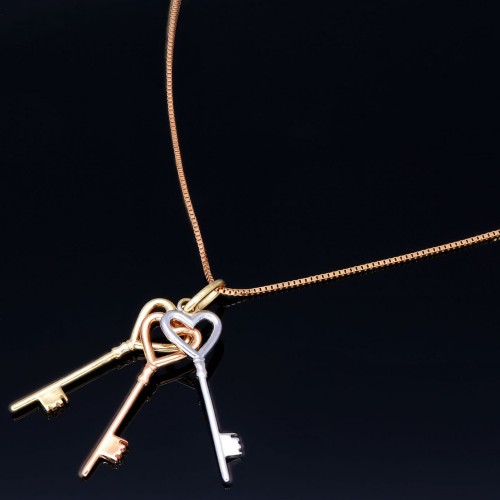 Exquisites Schmuckset - 585 Roségold - Halskette und einem Tricolor - Anhänger in 14K / 585 Gelb-, Rosé und Weißgold mit 3 Schlüsseln in Herzform