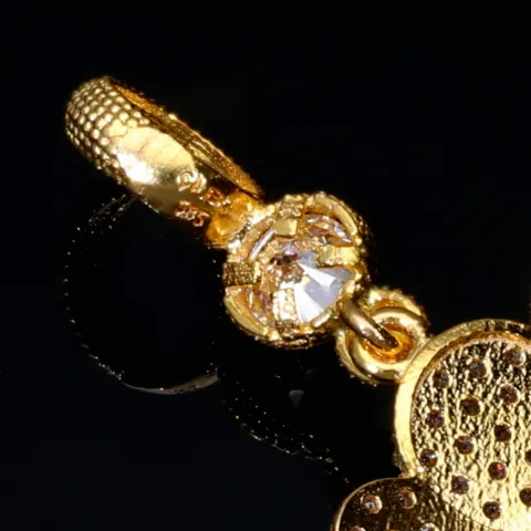 Imposanter und außergewöhnlicher Anhänger (Münzfassung) für Goldmünzen (Altin, Lira, Atatürk, Dukat) in 14k / 585 Gold mit filgranen Verzierungen, besetzt mit vielen kleinen Zirkoniasteinen