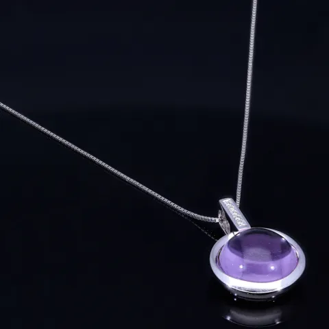 Bezauberndes Weißgold - Set bestehend aus einem in Weißgold 14K / 585 eingefassten Amethyst - Brillant - Anhänger und einer Weißgoldkette 8K / 333er Gold (ca. 45cm)
