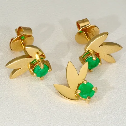 Originelles Set bestehend aus Ohrsteckern und Anhänger aus 750 / 18K Gold mit eingefassten Smaragden in exotischem Blatt - Design